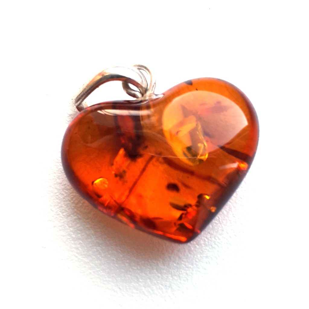 Natural Baltic amber Heart pendant JS183