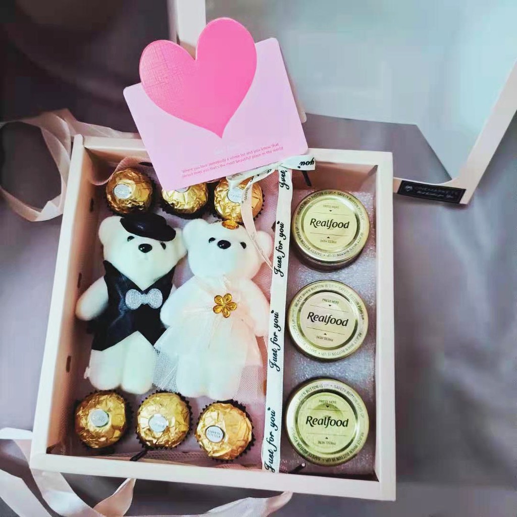 

Parcel Realfood dan Coklat Ferrero Valentine - Kado Valentine 2021