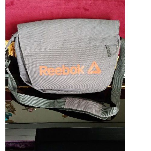 Tas Slempang Reebok Preloved