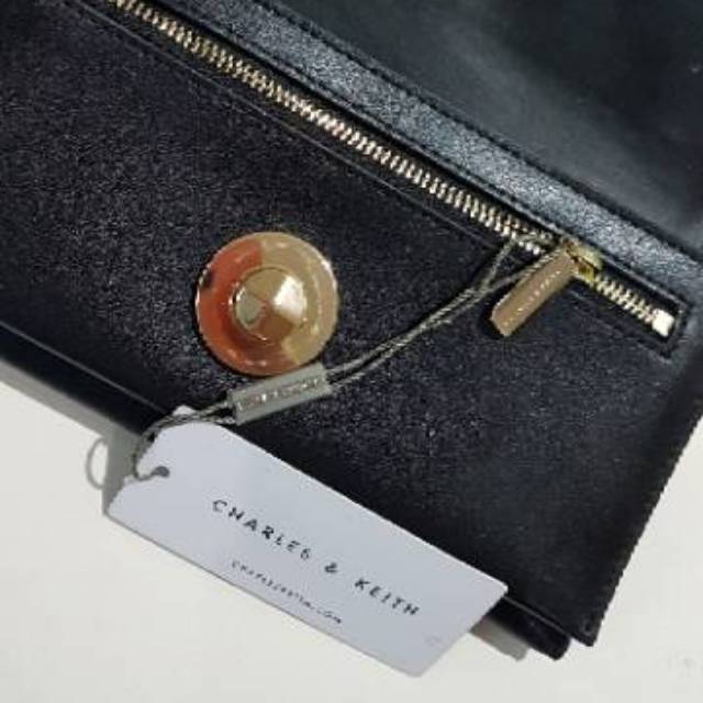 Dompet panjang charles and keith