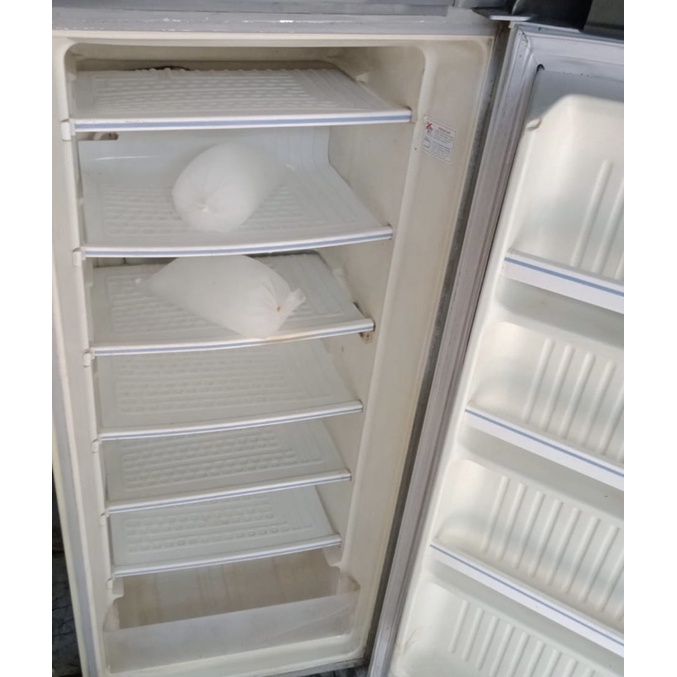 Freezer Kulkas 6 Rak Toshiba (untuk Asi, Daging, Frozen Food, Es Batu) second