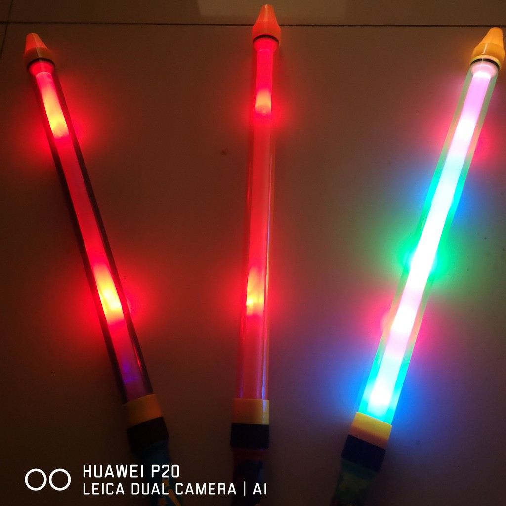 Pedang mainan semprotan air berlampu /  mainan anak/ lightstick / Pistol Air mainan