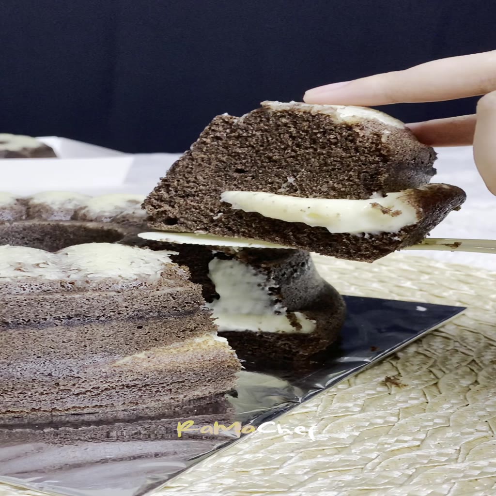 Bolu Ketan Hitam Keju Lumer Premium Butter uk 13/16/20/24 cm Homemade By Ramachef