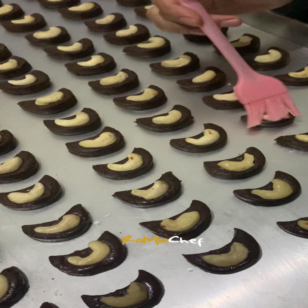 CHOCO MEDE Cookies Kue Kering Cokelat Kacang Mede Premium Butter Spesial Lebaran Kemasan Hardtop 350gr dan Jar 750ml by RaMaChef