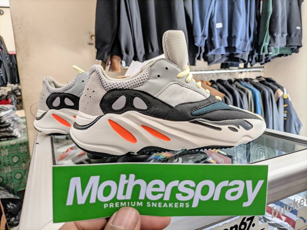 yeezy wave runner 700 9.5