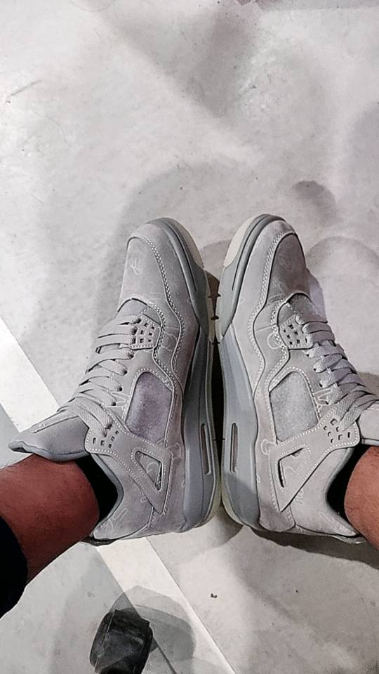 aj 4 kaws