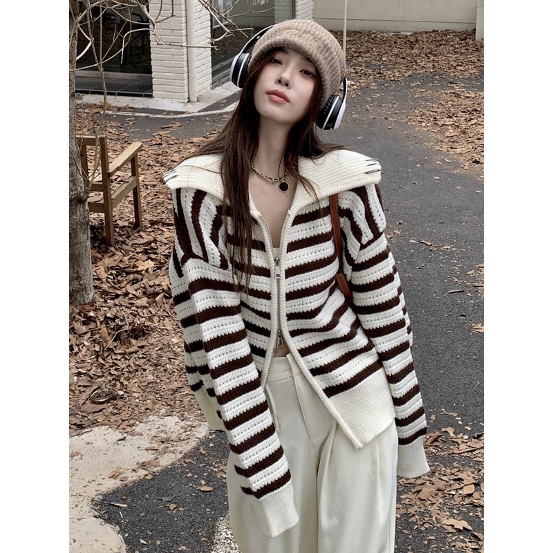 Red Gaya Korea Kerah Bergaris Lengan Panjang Sweater Wanita Musim Gugur dan Musim Dingin Desain Lembut Rasa Niche Ritsleting Rajutan Cardigan top Coat