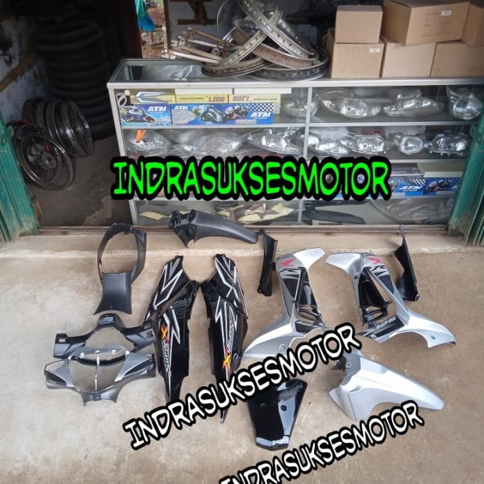 cover body full body motor honda supra x 125 warna hitam silver