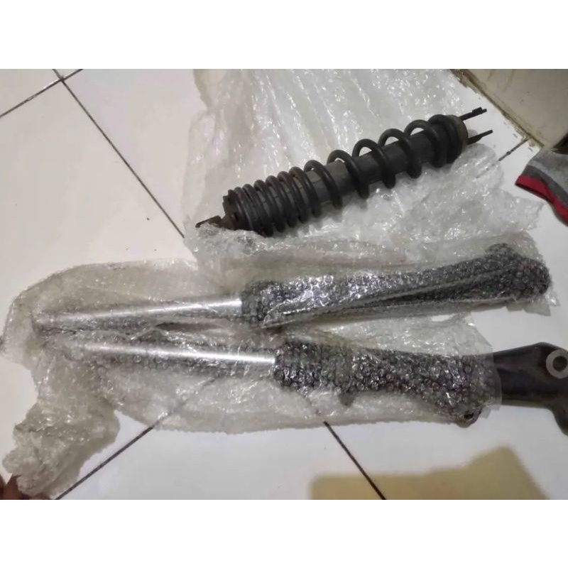Shockbreaker Depan Honda Beat Fi 2014 + Shock Belakang Original Copotan Kondisi Oke