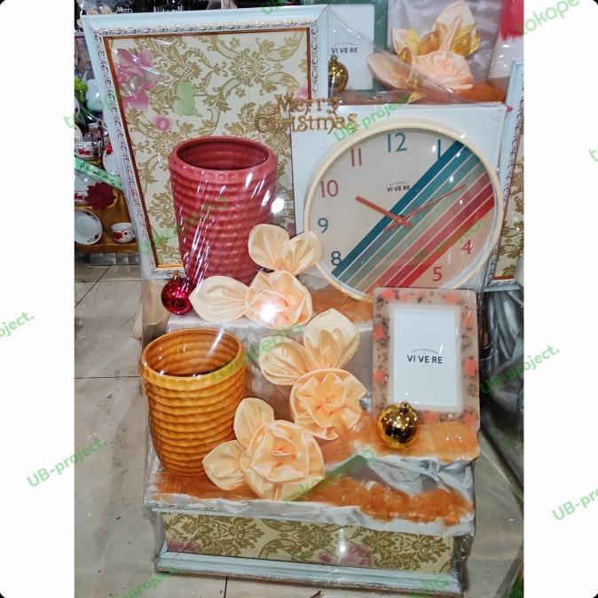 

Parcel Natal Lebaran Pecah Belah Dinner Set - Edisi Vi Ve Re Type A