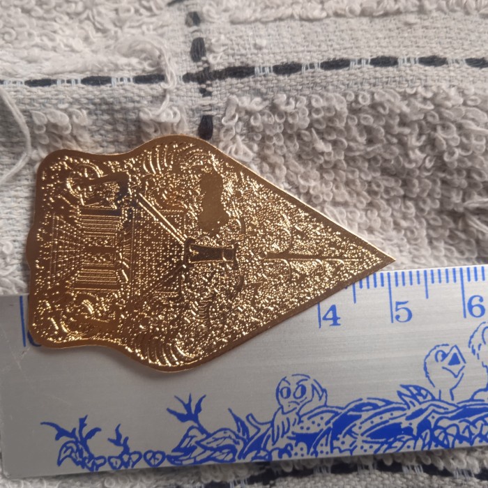 Pin Jas Pin/Bros Gunungan Sepuh Emas, 5Cm Gunungan Wayang
