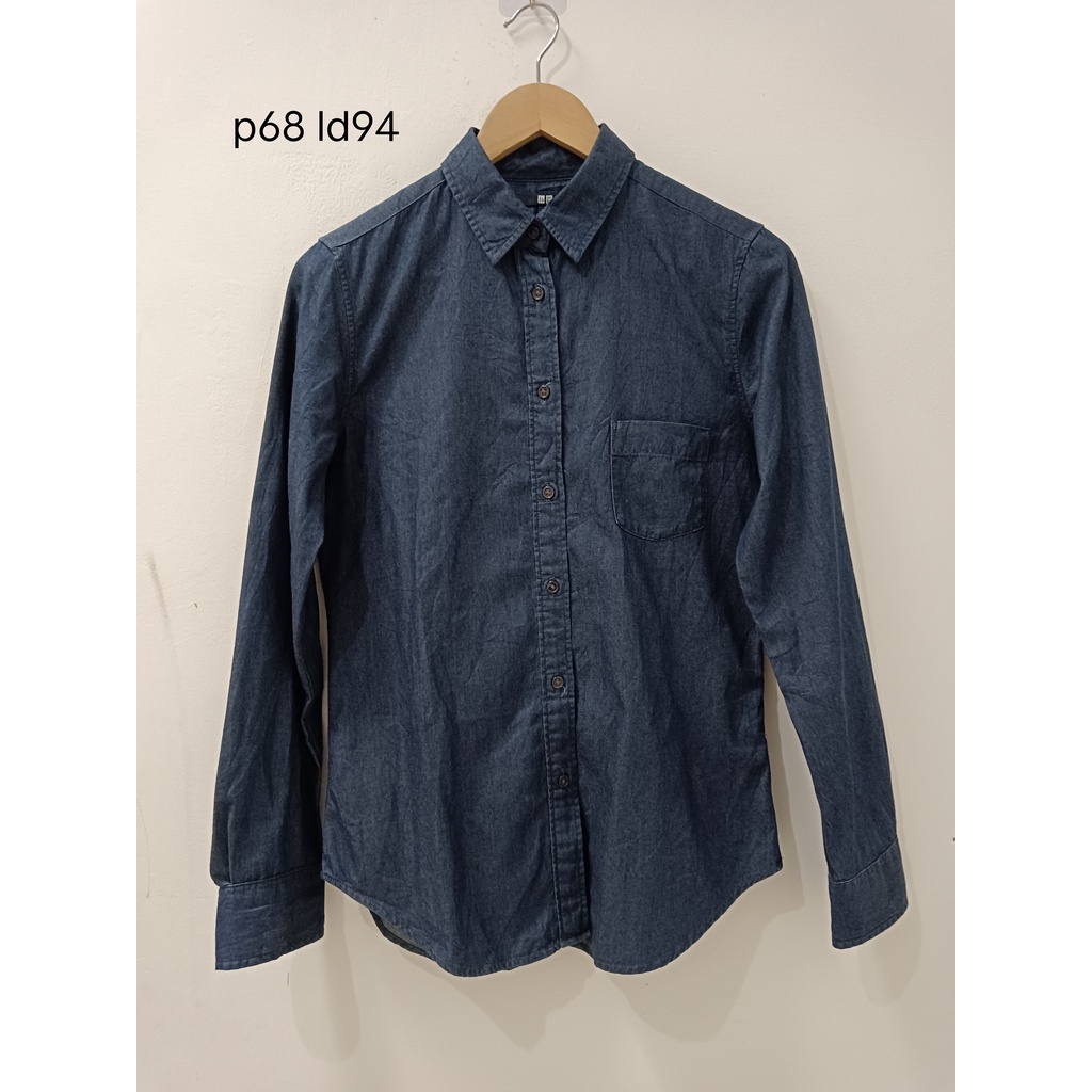 Preloved Uniqlo Kemeja Denim Jeans Cewek