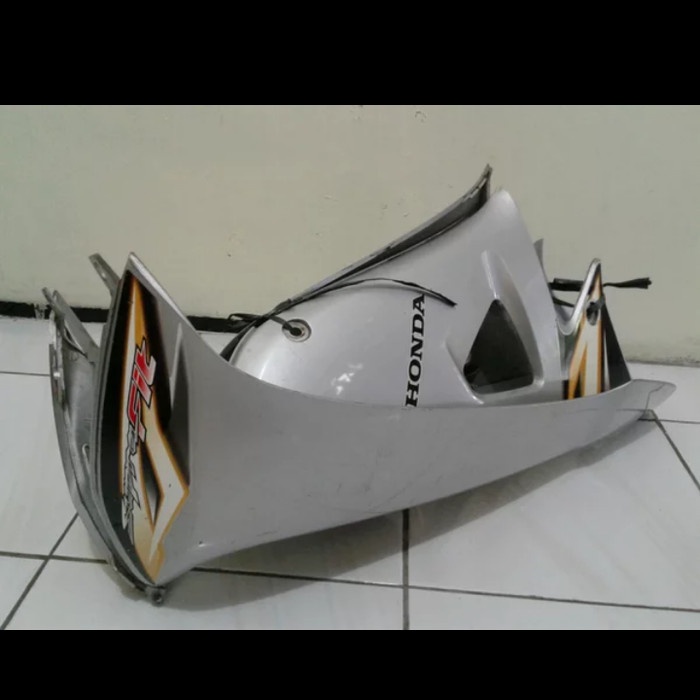 sayap body depan motor supra fit new warna silver