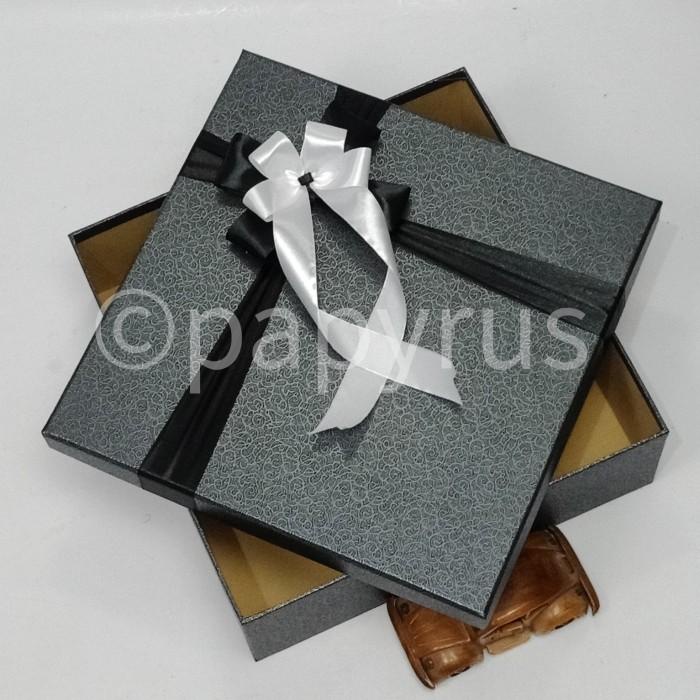 

Papyrus 30X30 Tinggi 10Cm Kotak Kado Gift Box Hadiah 019