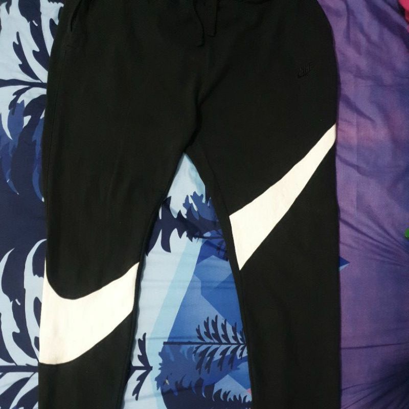 jogger nike big swoosh