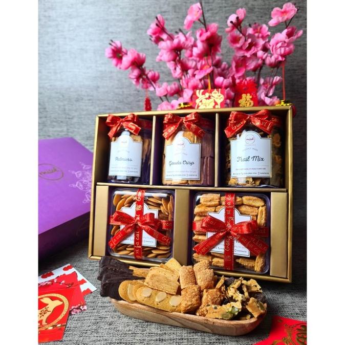 

HAMPERS PARCEL MISOL COOKIES KUE KERING ISI 5 TOPLES - UNTUK HARI G6416BUJN