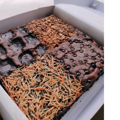 

☁ Big Size - Four Topings Fudgy Brownies ♣