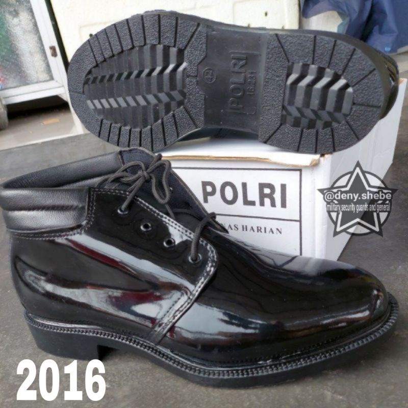 SEPATU kulit PDH jatah polri