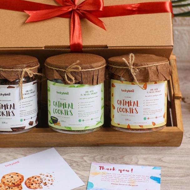 

☼ Special Hampers / Gift Box / Kado - Oatmeal Cookies 3 Jar + FREE Greeting Card + Pita + Bubble Wrap - LUCKYBITE ✰