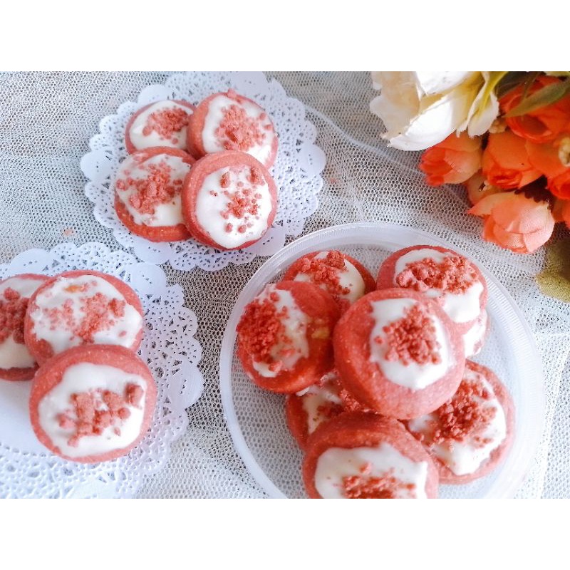 

Kue kering Red Velvet Scrumble / Kue kering lebaran / Kue kering / Hampers / Parcel / Kue kering premium