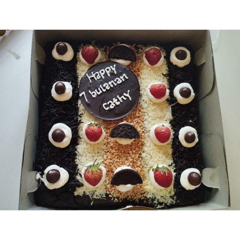 

BROWNIES CAKE BIRTHDAY , KUE TART ULANG TAHUN