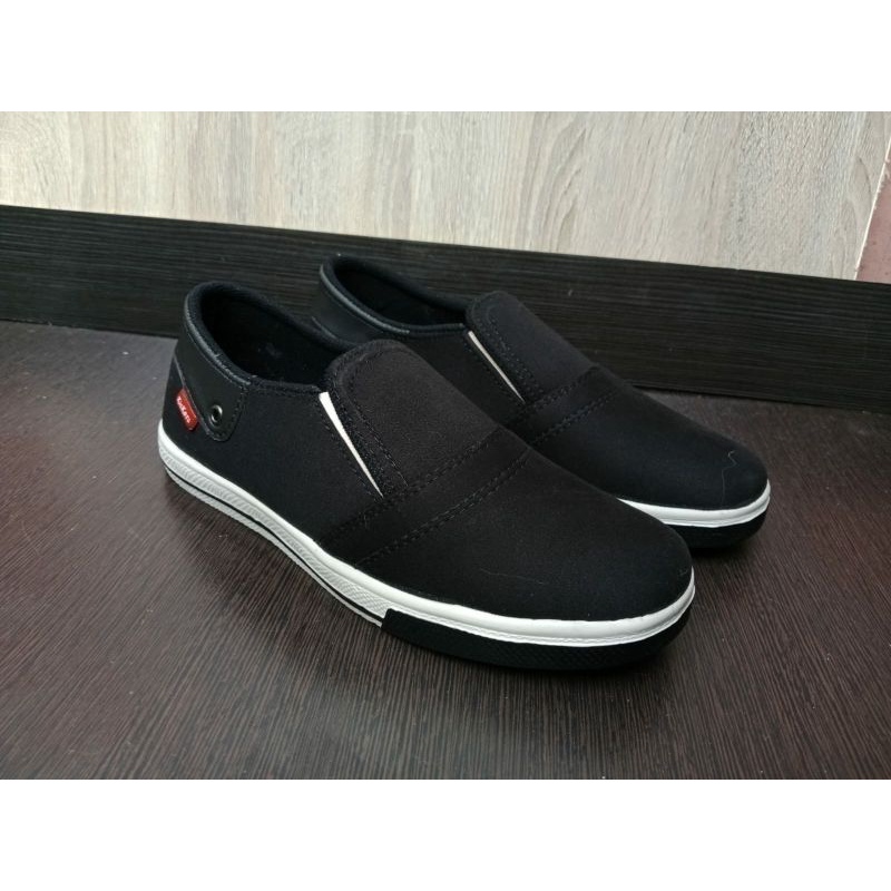 Sepatu Slip on Casual SUEDE