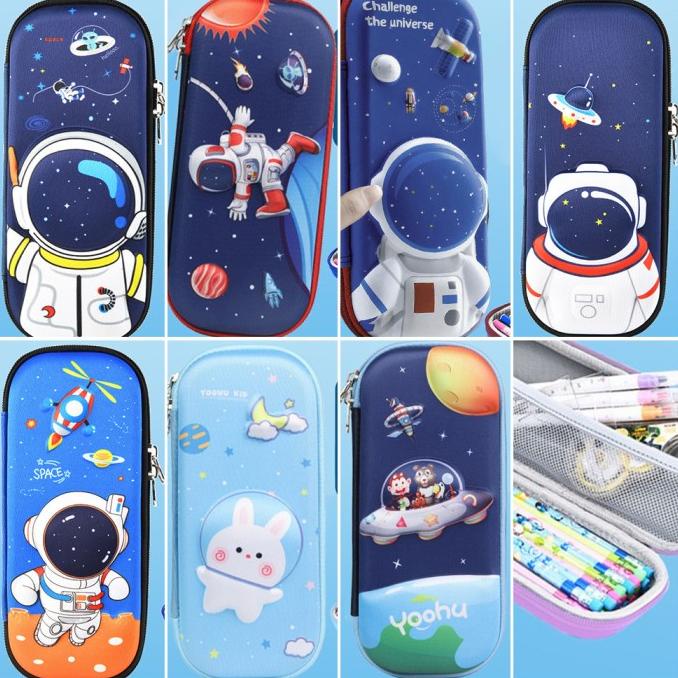 

KOTAK PENSIL 3D TIMBUL KARAKTER ASTRONOUT / TEMPAT ALAT TULIS .