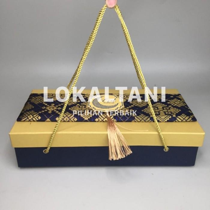 

Hardbox Songket Premium Isi 2,3,4Toples / Box Hampers Lebaran 028
