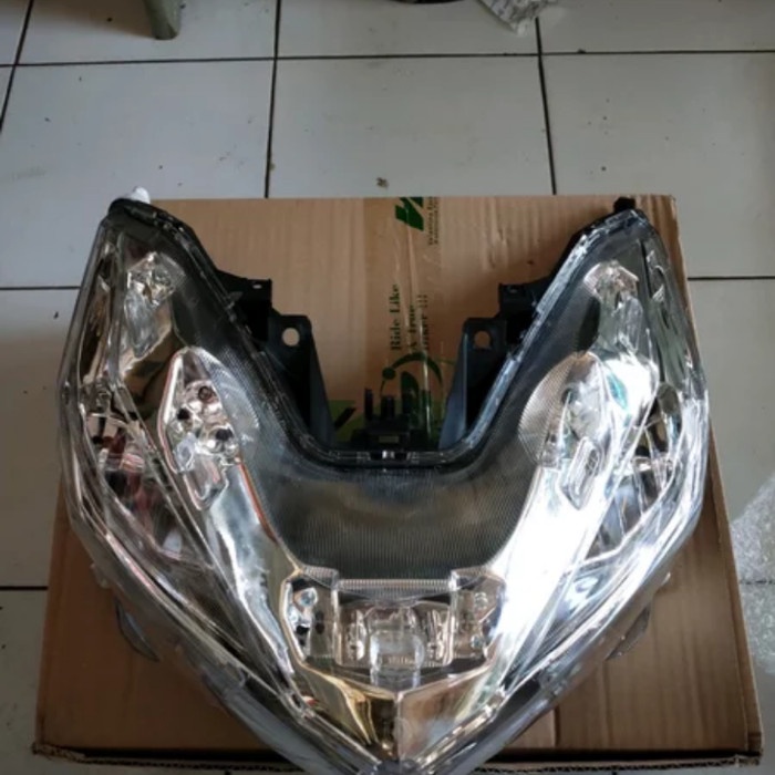 revektor lampu depan motor honda vario 150 led