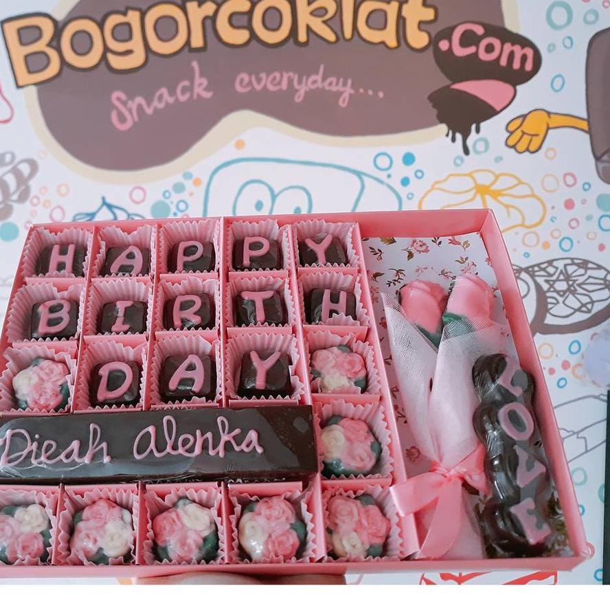 

➥ Kado Coklat Ultah Sekat Blok 25+Buket ✭