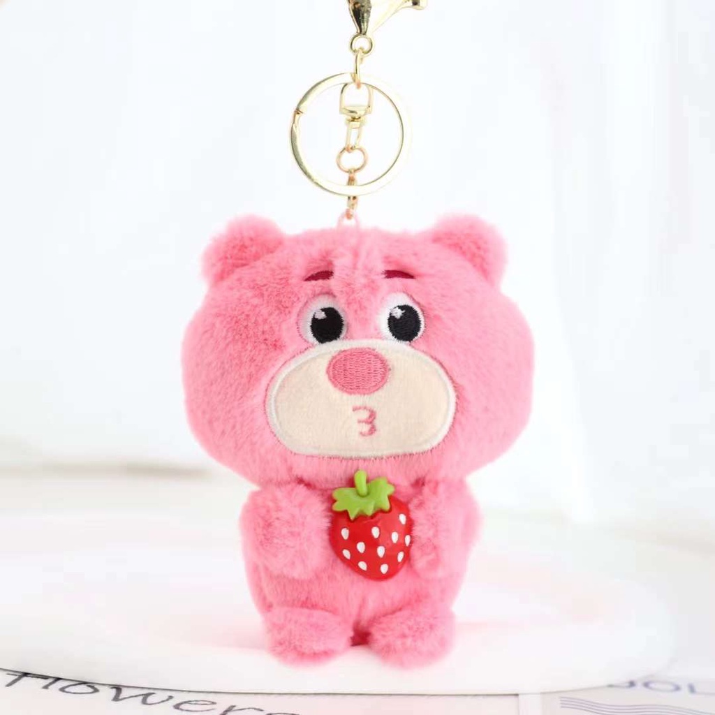 Gantungan Kunci Boneka Lotso Pegang Strawberry Dekorasi Tas