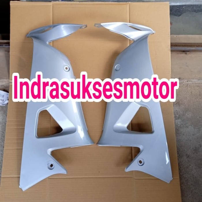 sayap body depan bagian dalam motor supra fit new warna silver