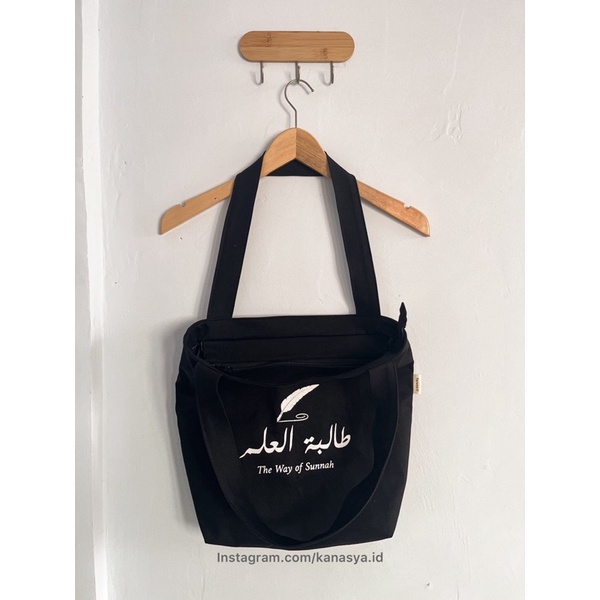 Tholabatul Ilmi | Tholabul Ilmi | Kayrabag | Totebag Kajian | Totebag Dakwah | Totebag Muslim | Totebag Custom