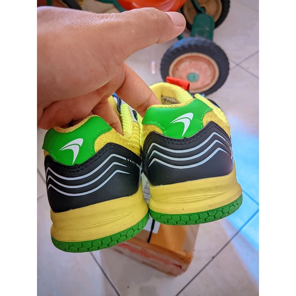 Dijual sepatu Badminton Flypower Agripina second bagus