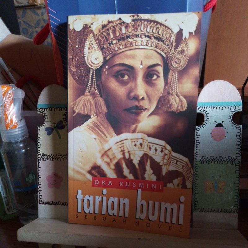 Tarian Bumi. Oka Rusmini