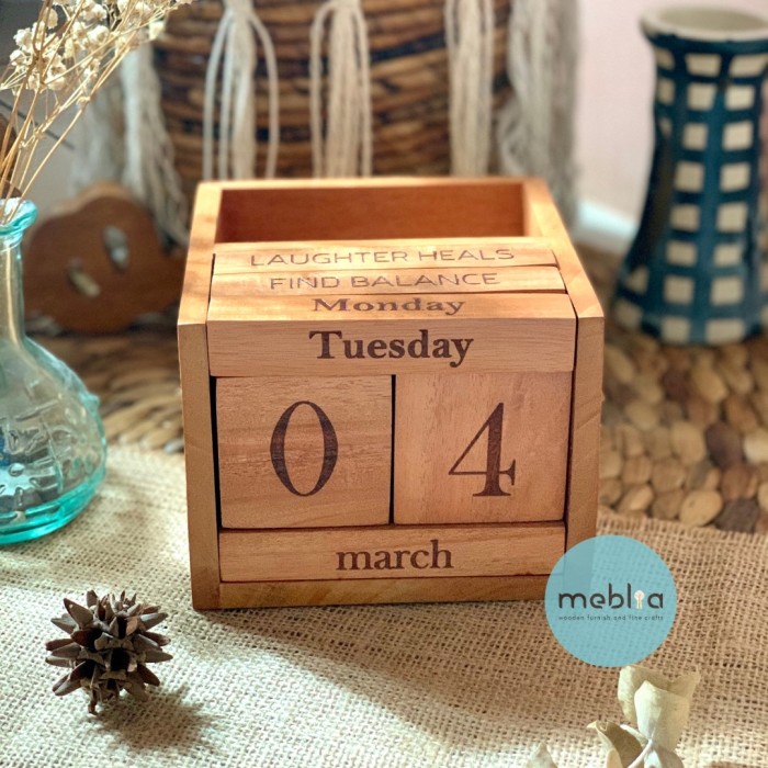 

Wilma Wooden Calender Perputual Calender Kalender Kayu Unik Hadiah Star Seller