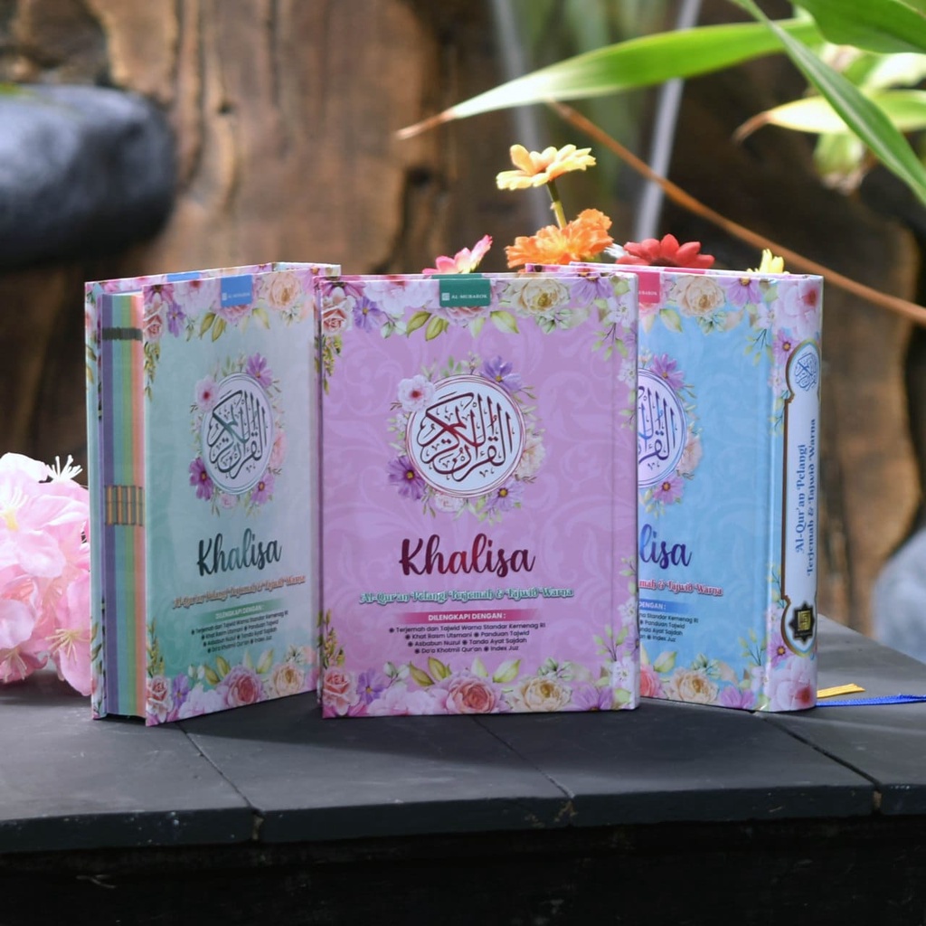 

Mushaf Wanita Khalisa A6 Terjemah dan Tajwid Warna Penerbit AL MUBAROK - toko buku yahya