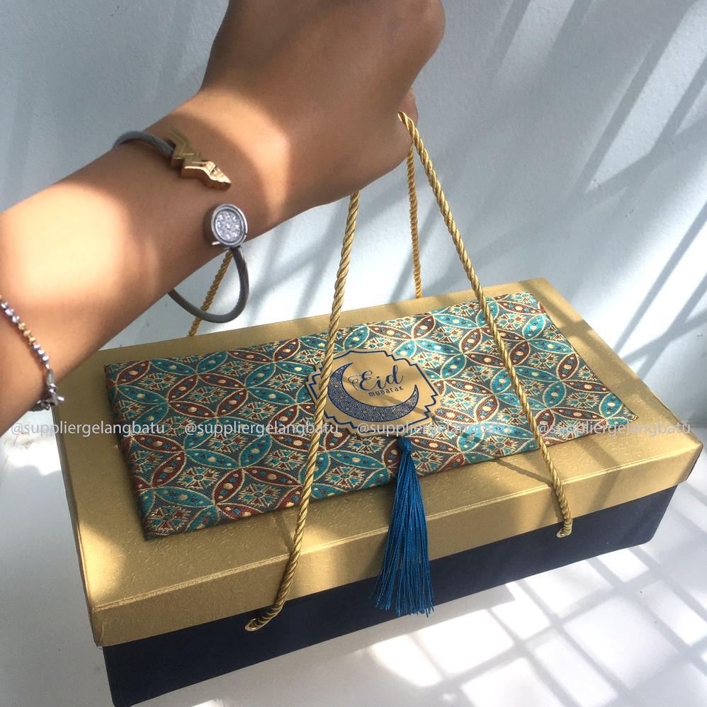 

Box Saja Box Kue Kering Isi 2 Toples 500 Gram Songket Kawung Model Premium Lebaran Idul Fitri Hampers Kado Ramadan Seserahan Custom Murah Kue Bronis Lapis Surabaya