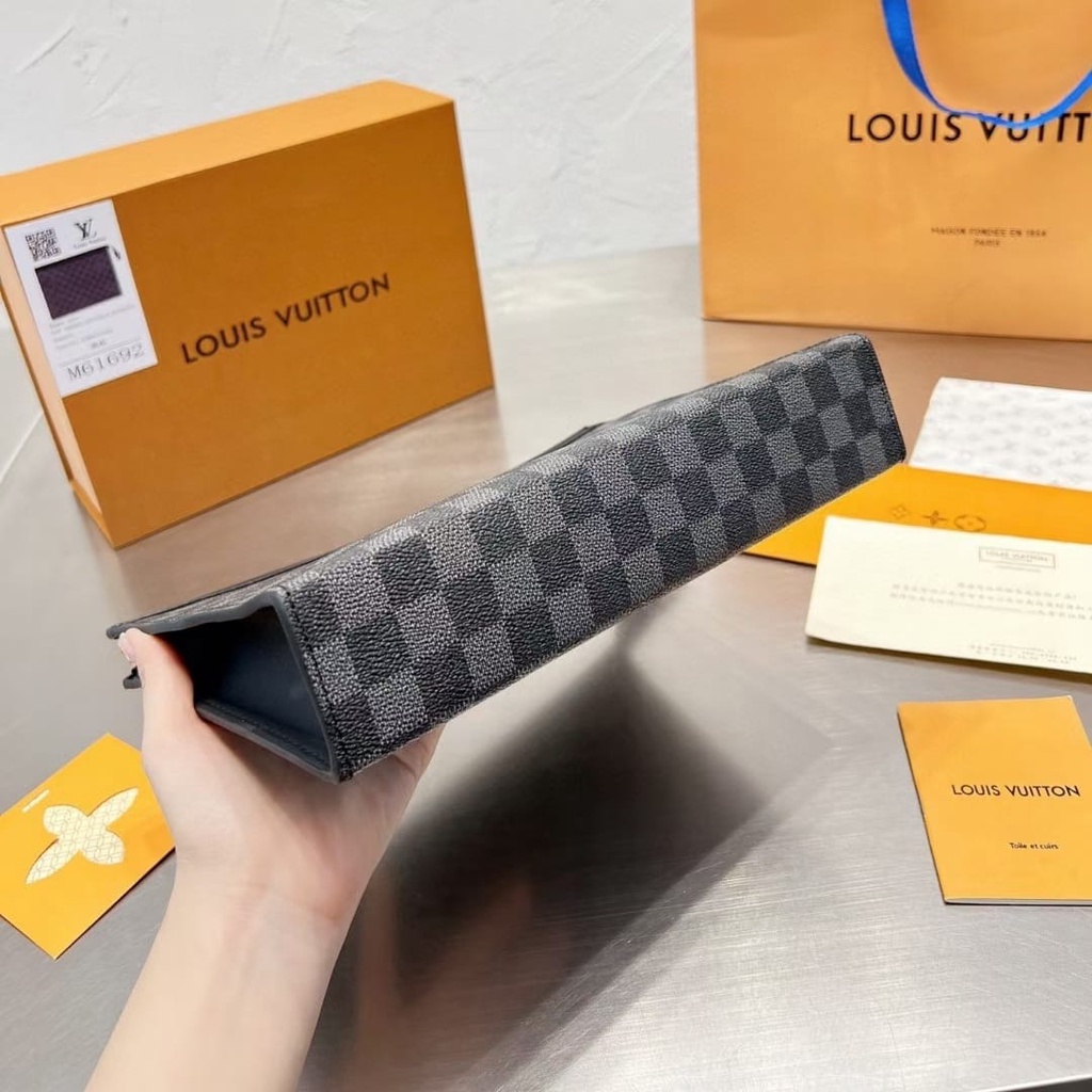 187 Clutch L Vuitton