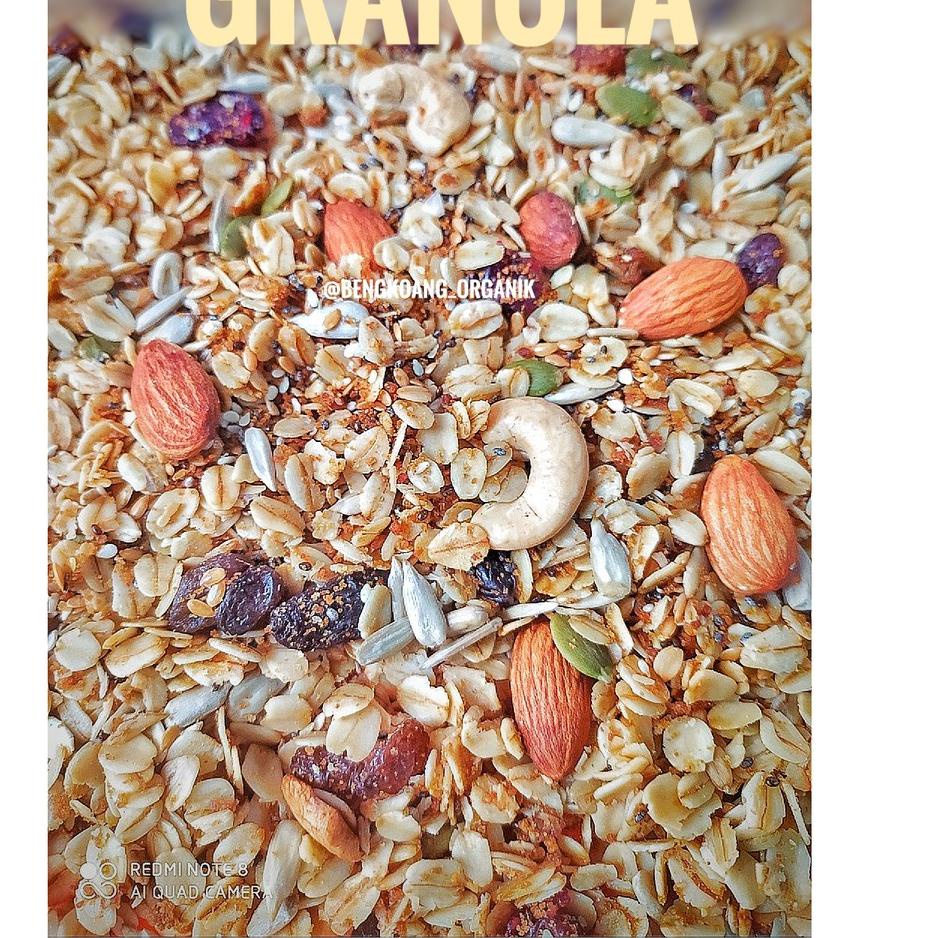 

◄ SUPER GRANOLA 1KG (Vanilla Flavour & 14 MIX) - Rolled Oat, Almond, Cranberry, Cashew, Pumpkin seed, Raisin, Flaxseed ♕