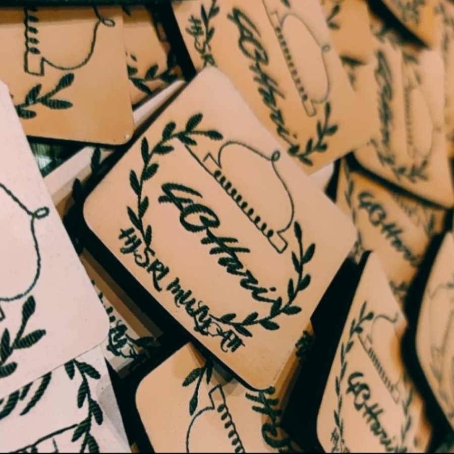 custom grafir label kulit asli - sintetis/ logo baju hijab merek