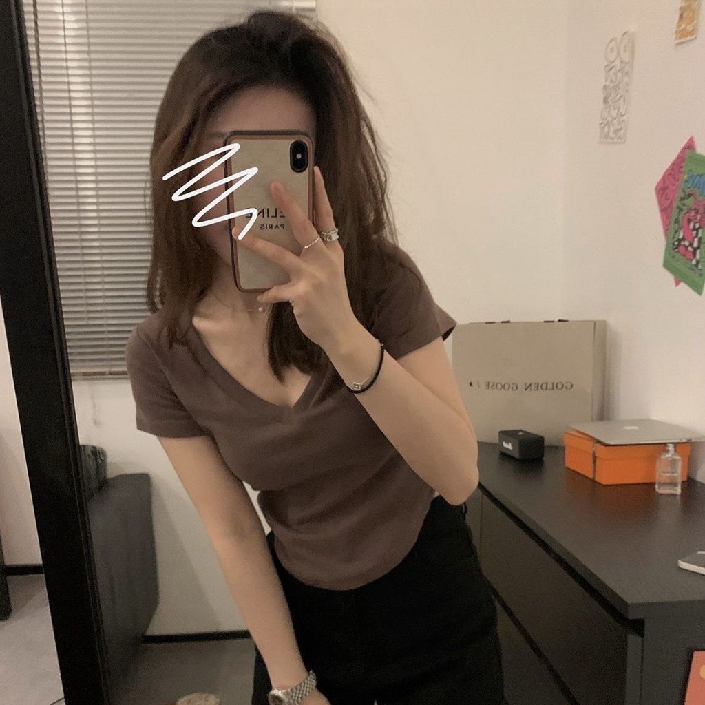 Red Musim Panas Pendek Slim Desain Arc Edge A4 Pinggang Leher V Murni Keinginan Angin Lengan Pendek Gadis Seksi Slim Bahu T-shirt Katun Murni untuk Wanita