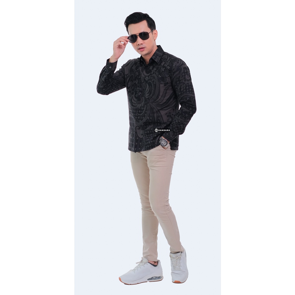 Handara Batik Pria Lengan Panjang Slim Fit Premium Sawunggaling Tarung Hitam HB-163