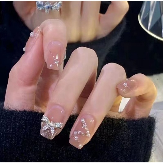 Nailart - 24 pcs kuku palsu dengan model nude gold glitter yang cantik