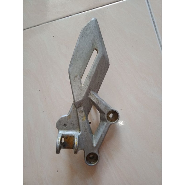 Postep Footstep Bostep Step Dudukan Pijakan Kaki depan kanan Honda cb150r LED CB 150 R CB150R led or