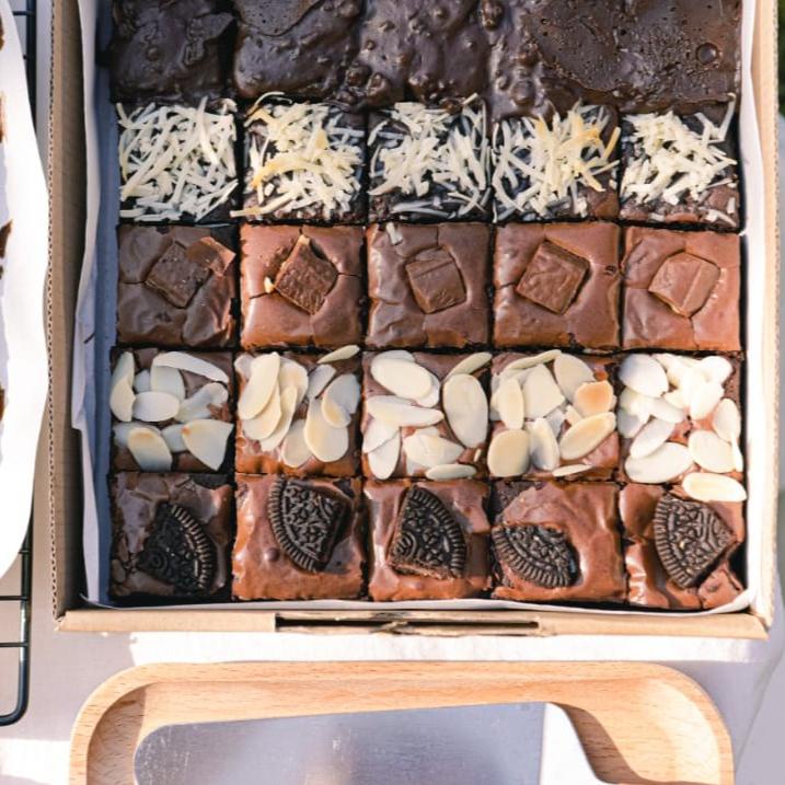 

✹ Brownies Fudgy / Fudge Sliced (20x20 cm) Brownies Sekat Panggang Coklat - Ababakuki ➽