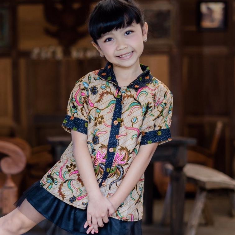 READY Kemeja Batik Anak Perempuan Kancing Depan Berkerah Atasan Batik Anak Cewek Batik Sekolah Anak 