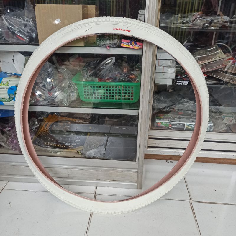 Ban Luar Sepeda Onthel,Kebo Ukuran 28×1 1/2 Putih Polos Merk Swallow