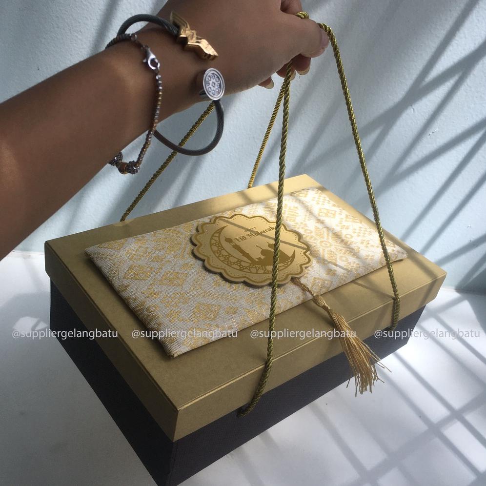 

Box Kue Kering Persegi Panjang 14X7,5X7 Cm Isi 3 Toples Hampers Lebaran Idul Fitri Ramadan Seserahan Nastar Kastangel Sumprit Kado Muslim Murah