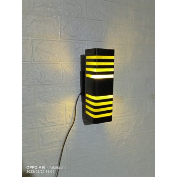 lampu hias dinding teras minimalis